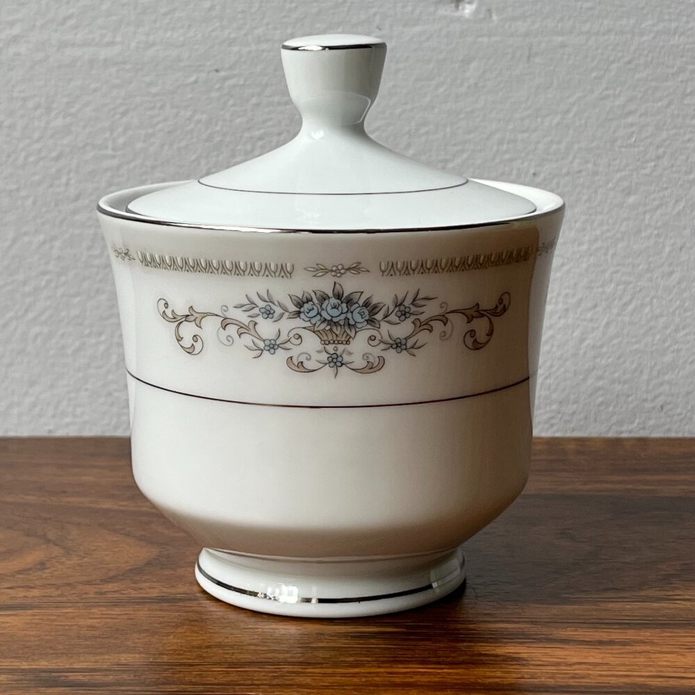 Wade Fine Porcelain China Diane Pattern Sugar Bowl with Lid